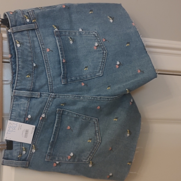 Time and Tru relaxed fit, high rise, flower embroidered denim shorts - Picture 2 of 3